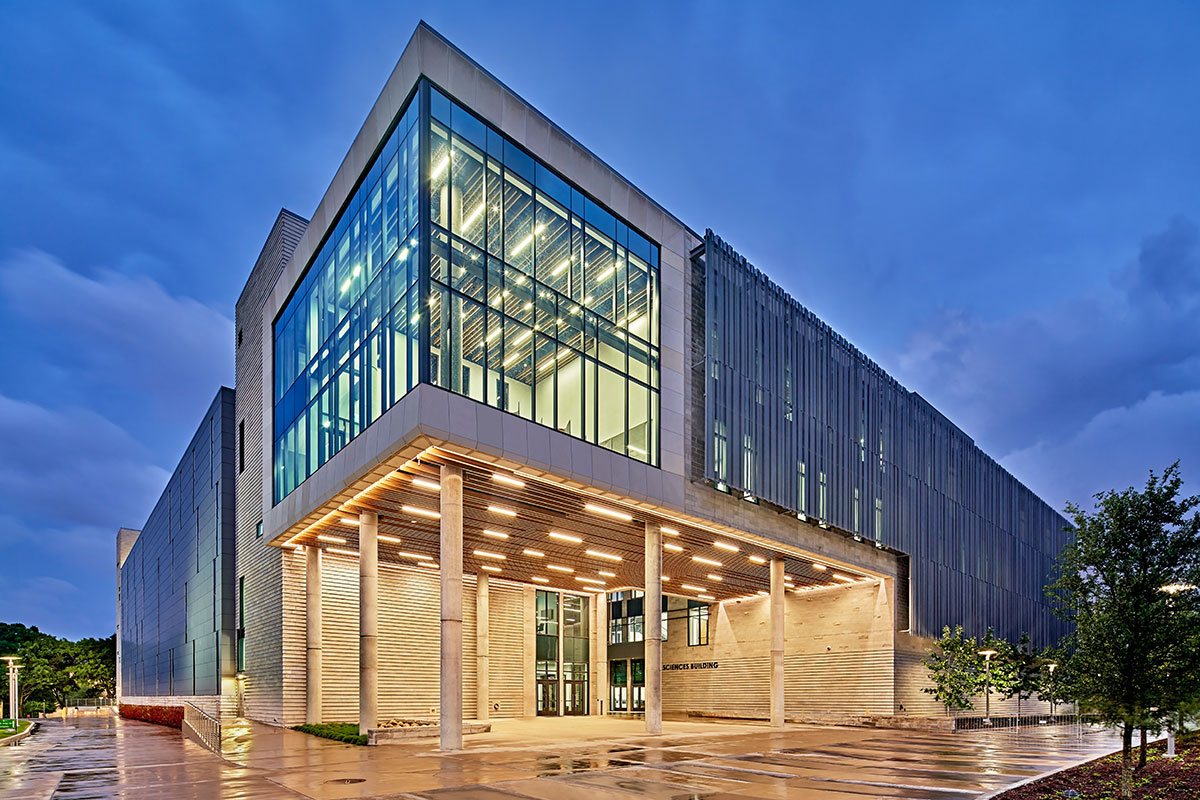 University of Texas at Dallas, Sciences Building - Richardson, Tx 2021 Construction Risk Partners Build America Merit Award